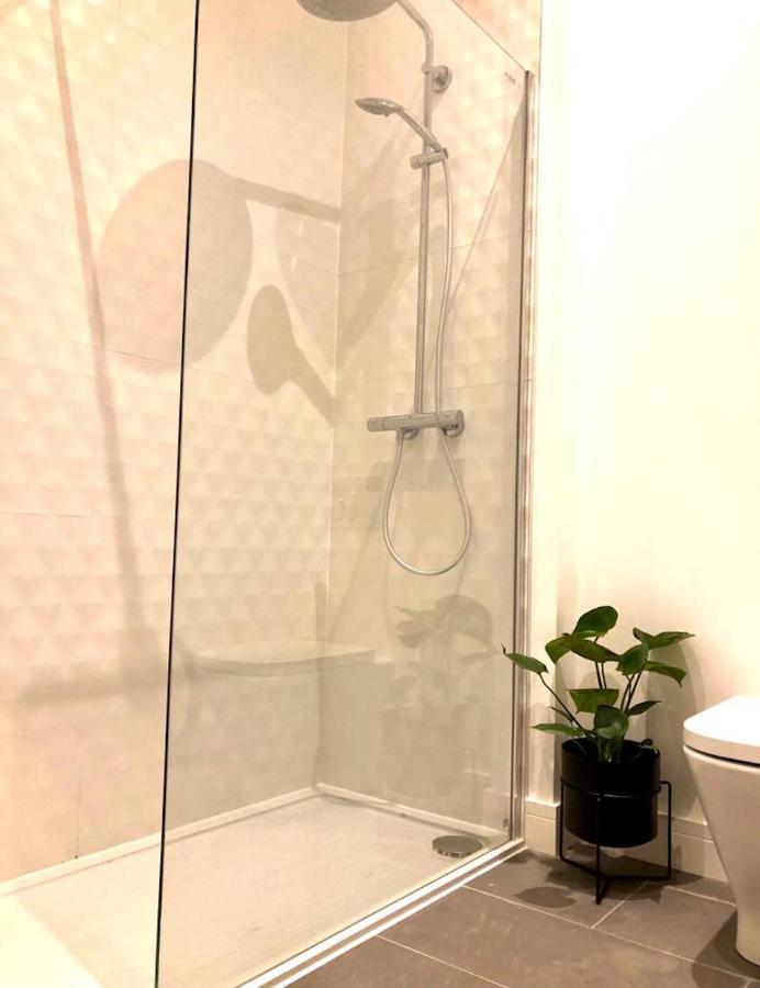 See Our Amazing Score At The Kepties - 5 X Luxurious Serviced Apartments - With Gardens - Fully Equipped - Free Parking - By Orion Short Stays - See Our Other Individual Listings --- This Is For Brand Awareness Only --- Арброт Экстерьер фото
